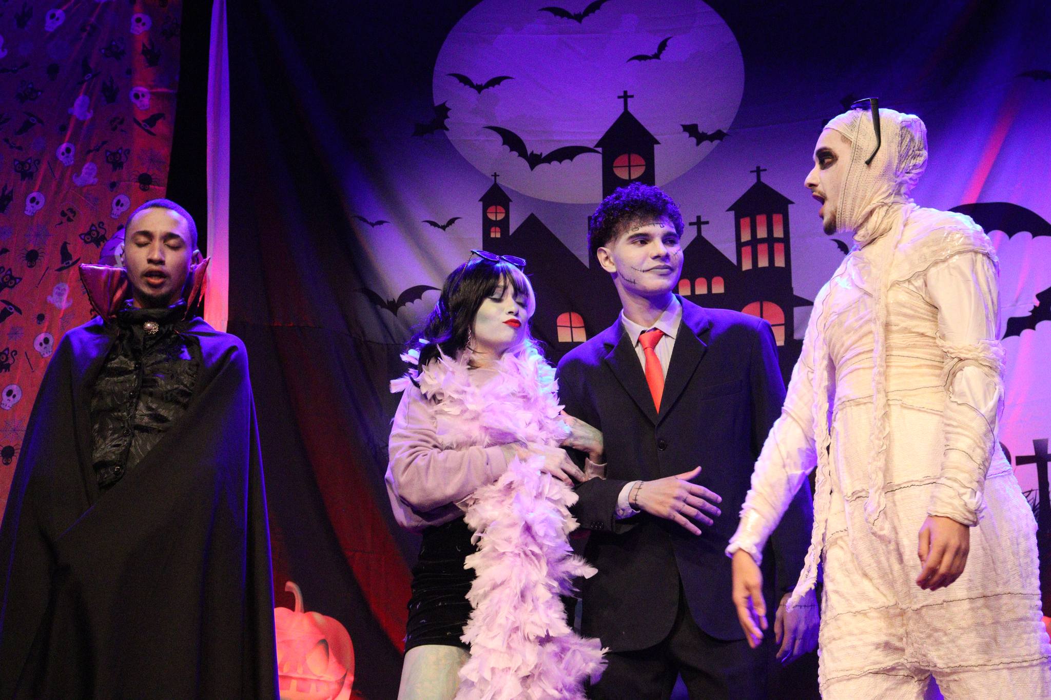 apresentacao-teatro-adulto-diversao-monstuosa-2024.1-3