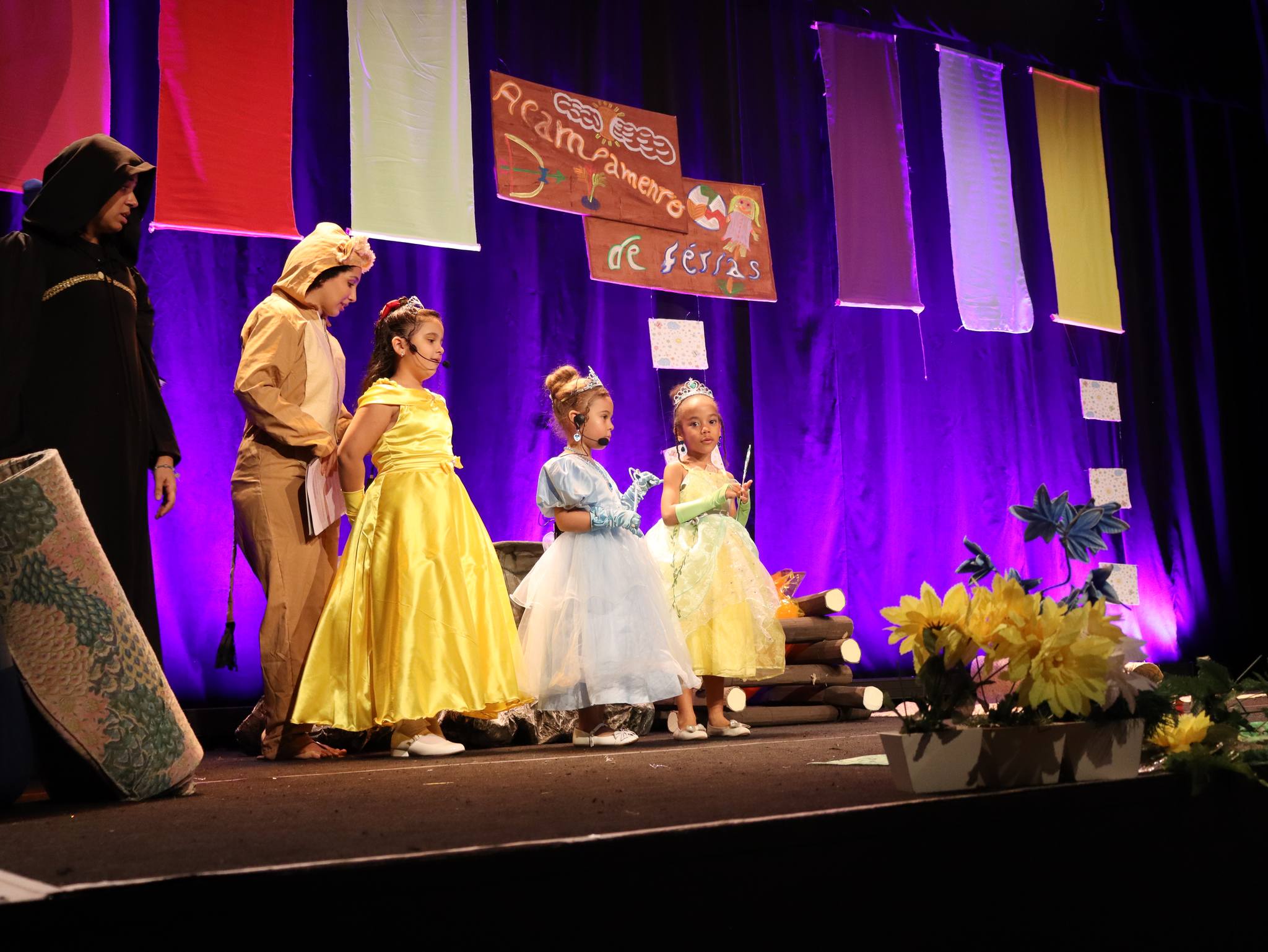 apresentacao-teatro-infantil-ferias-coloridas-2024.1-2