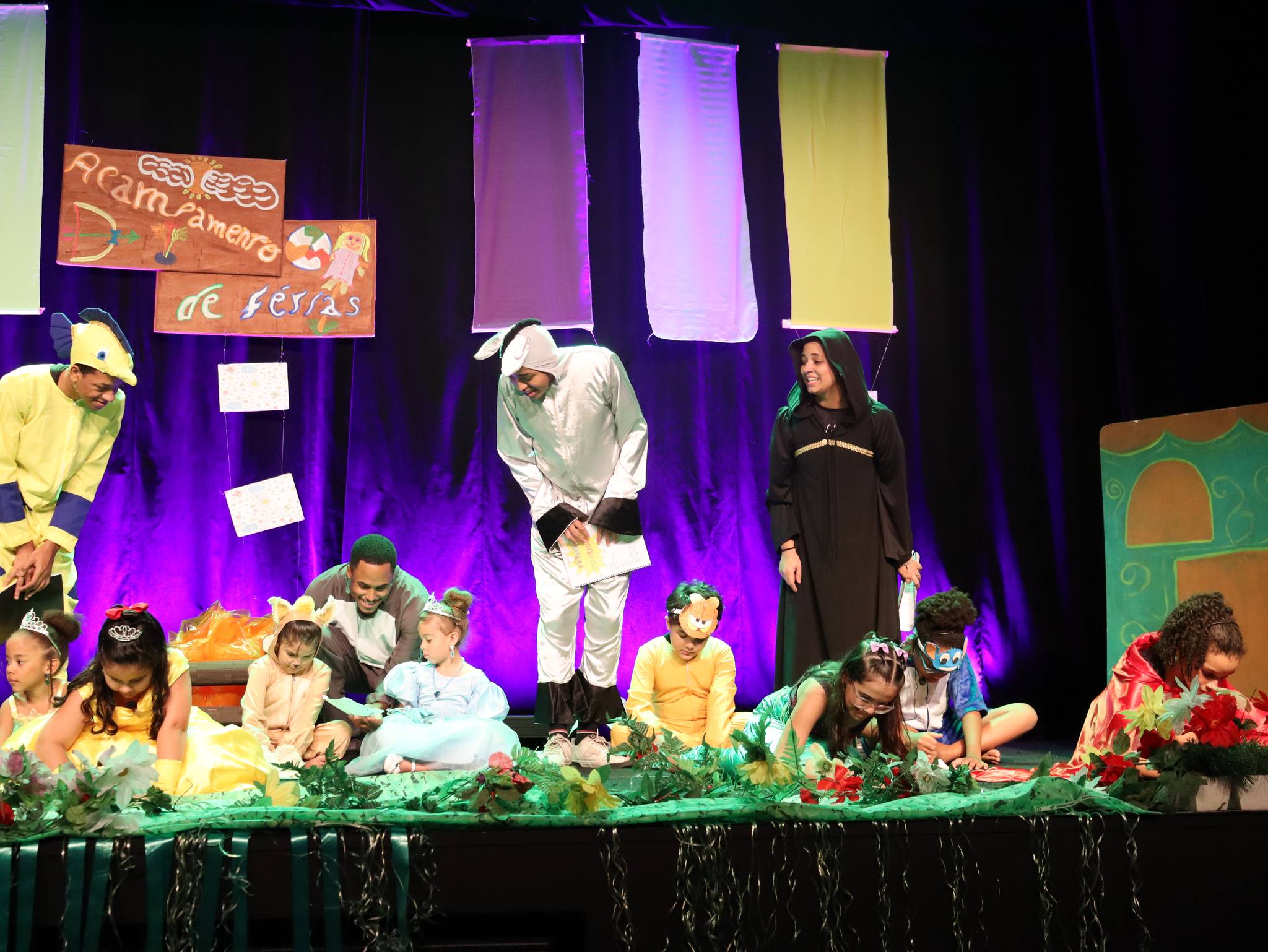 apresentacao-teatro-infantil-ferias-coloridas-2024.1