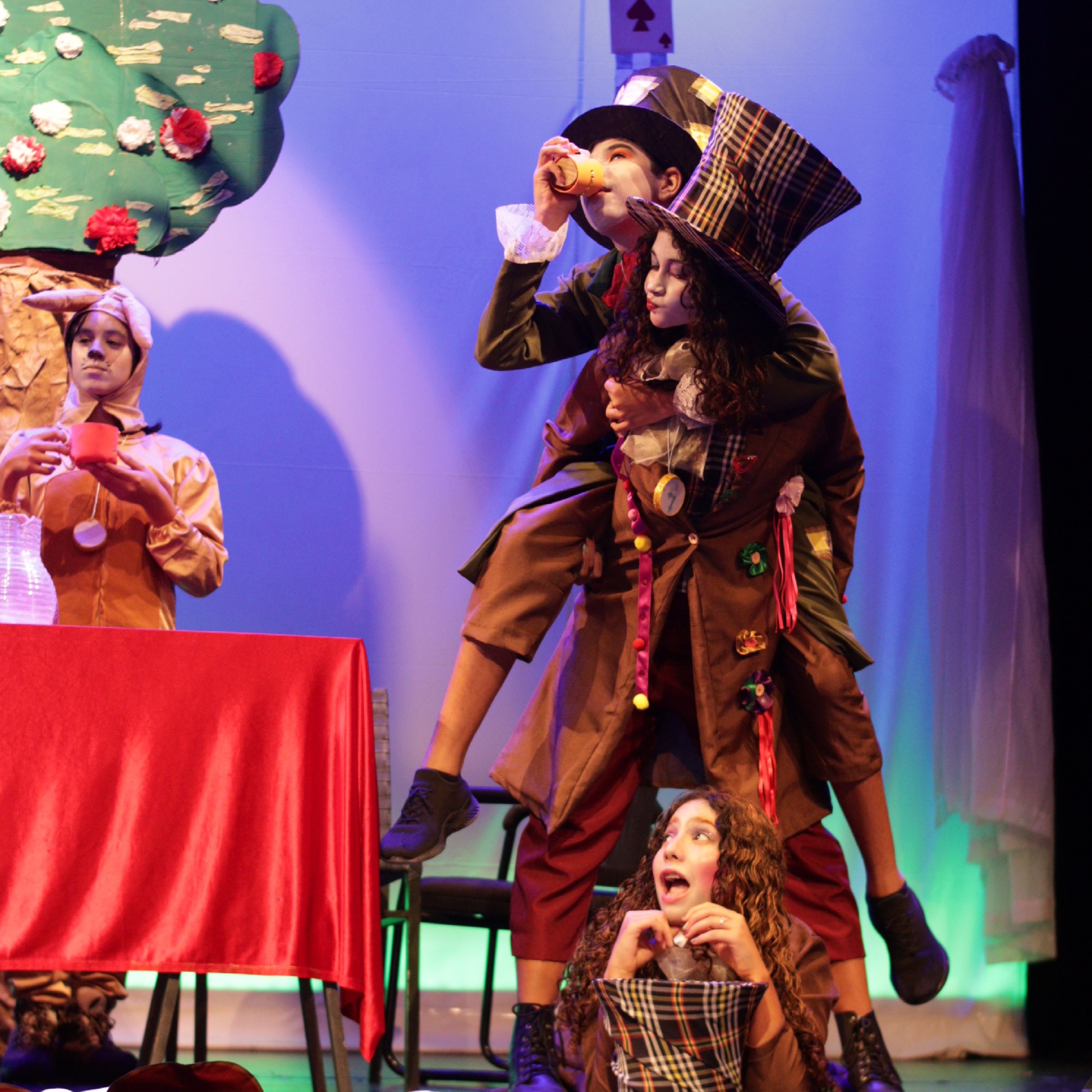 Mostra de teatro 2025.2 Alice no país das maravilhas